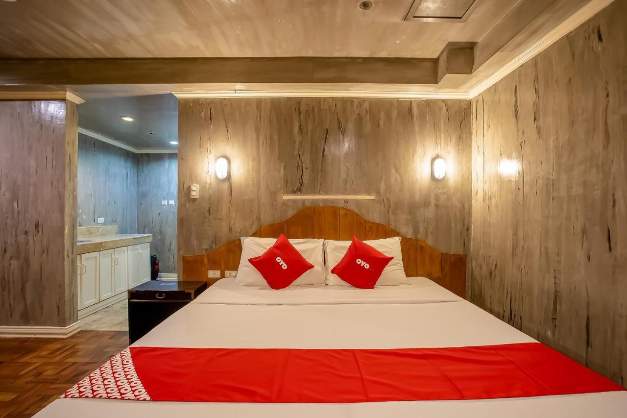 Oyo 821 Connector Hostel Makati City Exteriör bild
