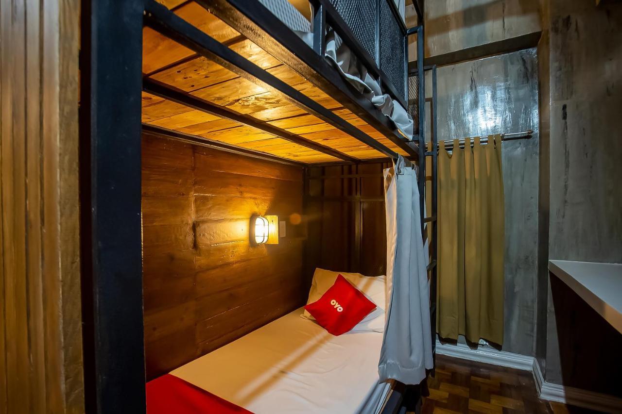 Oyo 821 Connector Hostel Makati City Exteriör bild