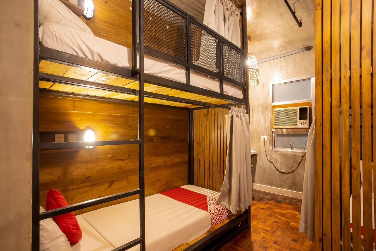 Oyo 821 Connector Hostel Makati City Exteriör bild