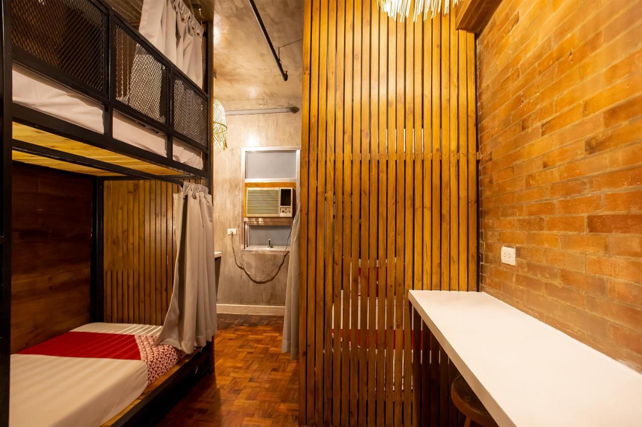 Oyo 821 Connector Hostel Makati City Exteriör bild