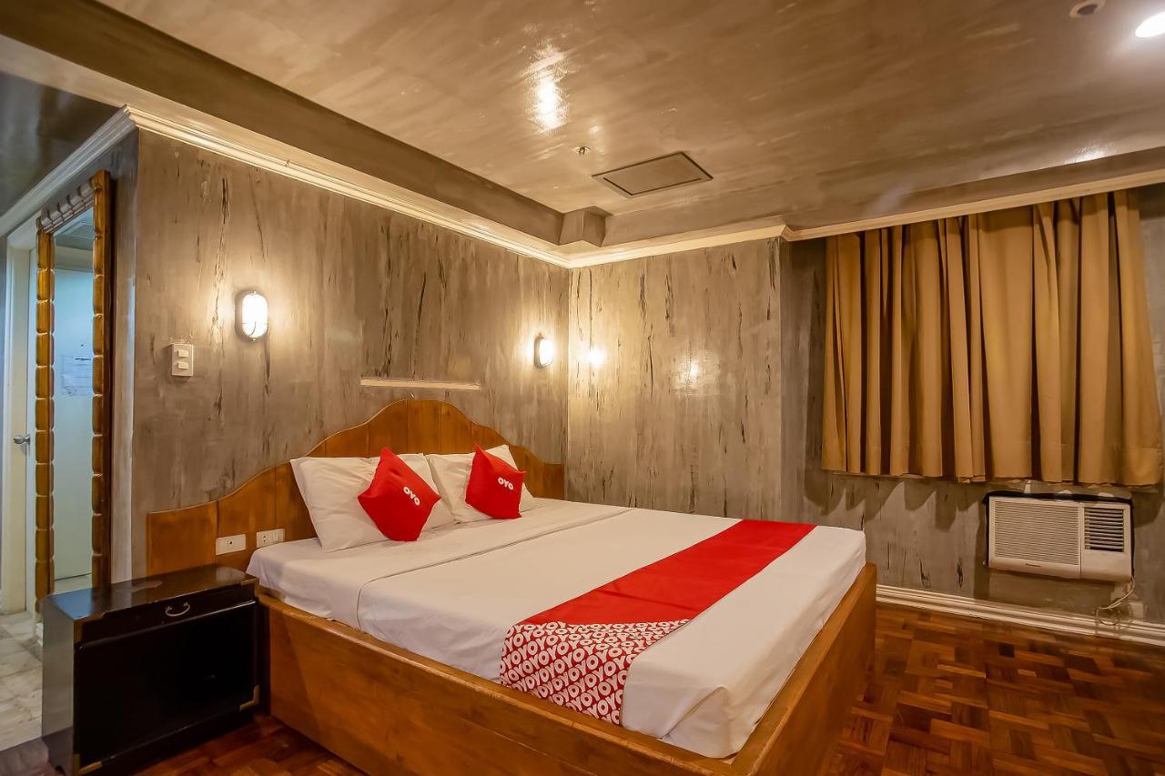 Oyo 821 Connector Hostel Makati City Exteriör bild