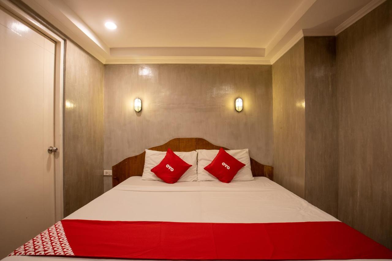 Oyo 821 Connector Hostel Makati City Exteriör bild