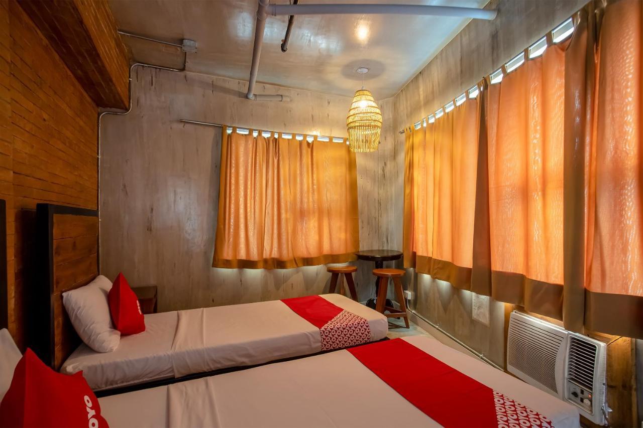 Oyo 821 Connector Hostel Makati City Exteriör bild