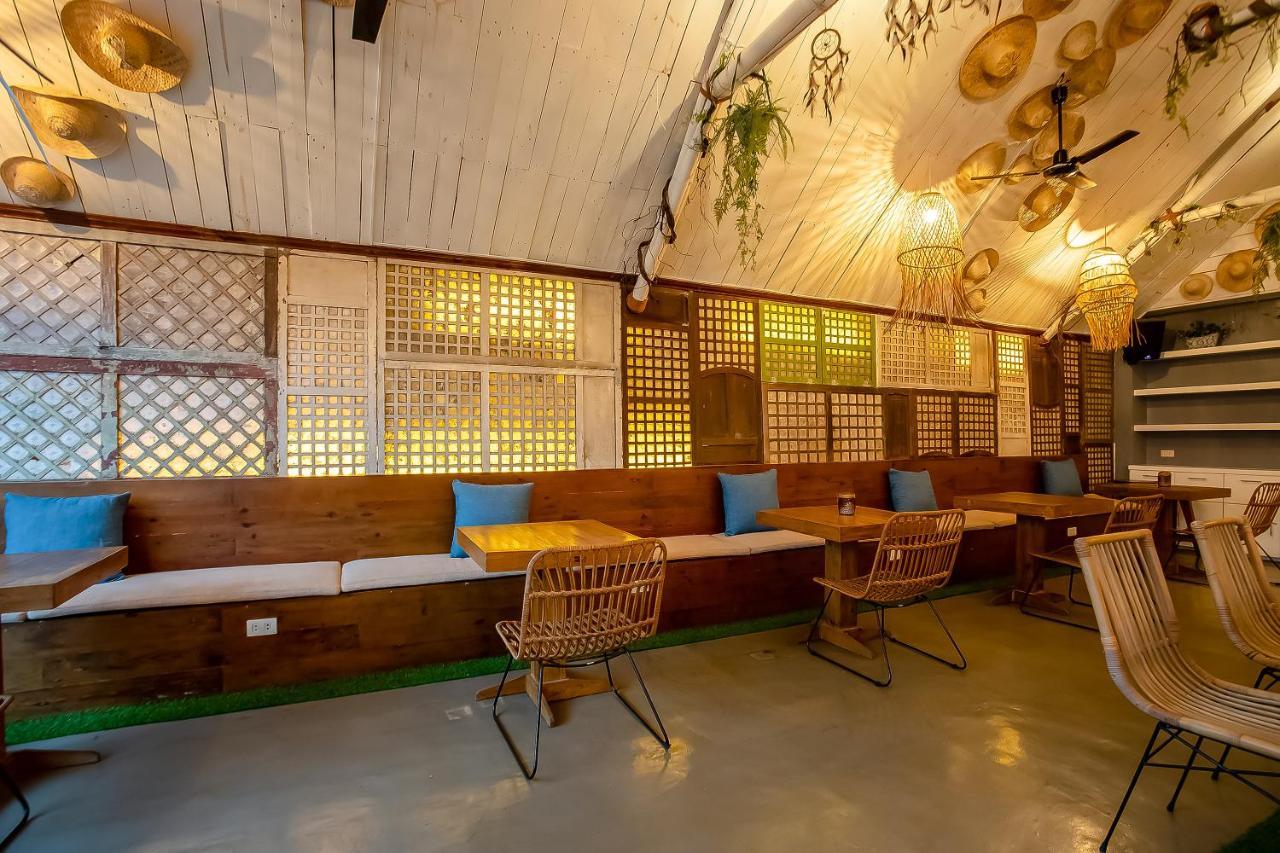 Oyo 821 Connector Hostel Makati City Exteriör bild