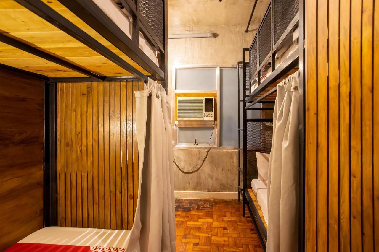 Oyo 821 Connector Hostel Makati City Exteriör bild