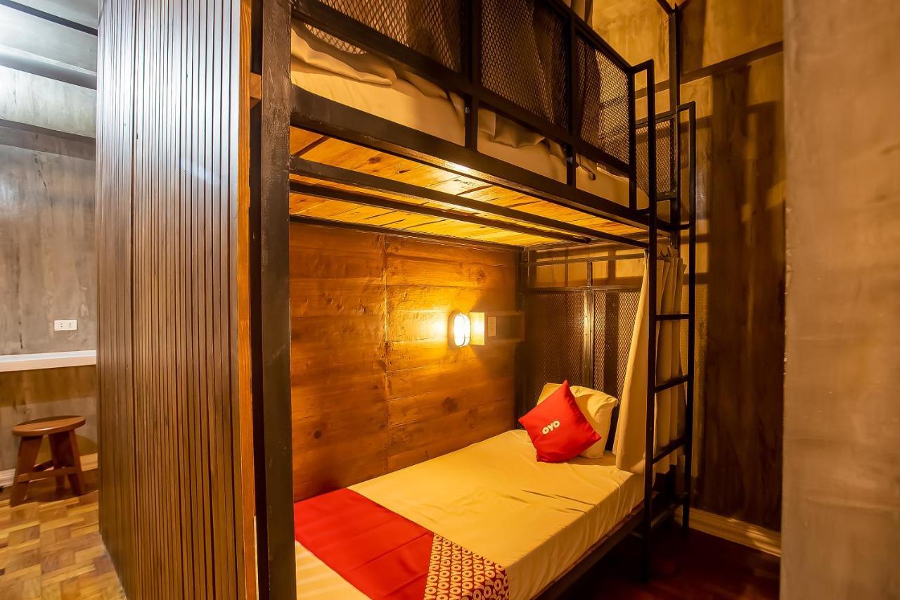 Oyo 821 Connector Hostel Makati City Exteriör bild