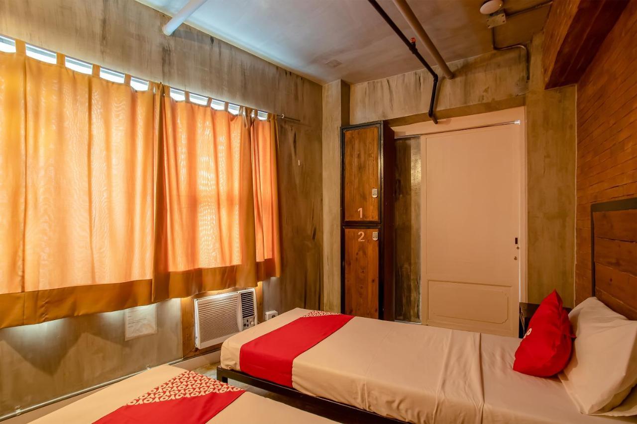 Oyo 821 Connector Hostel Makati City Exteriör bild