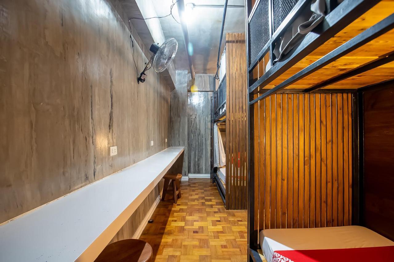 Oyo 821 Connector Hostel Makati City Exteriör bild