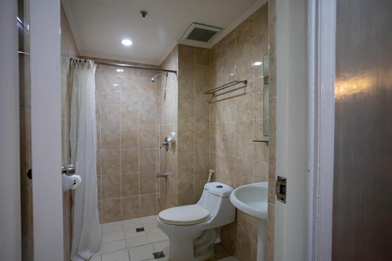 Oyo 821 Connector Hostel Makati City Exteriör bild