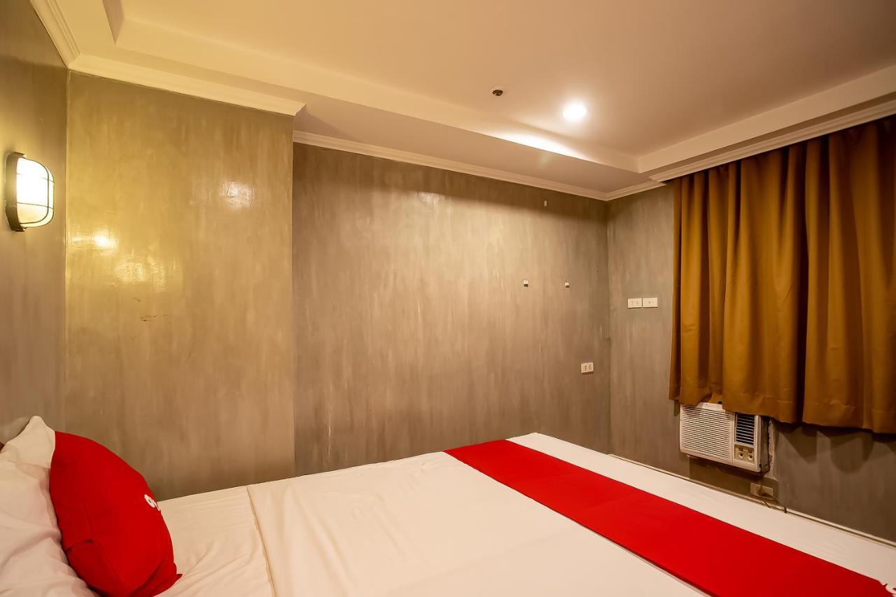 Oyo 821 Connector Hostel Makati City Exteriör bild
