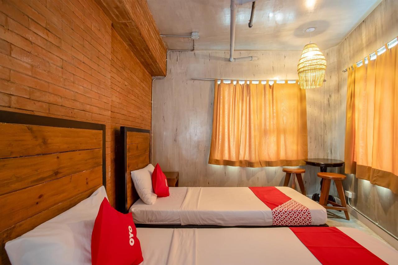 Oyo 821 Connector Hostel Makati City Exteriör bild